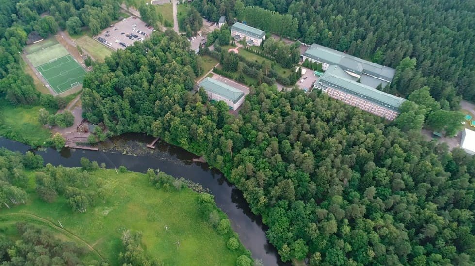 Атлас парк отель вид на территорию