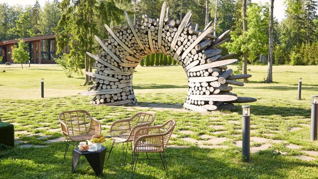 LES Art Resort / Лес Арт Резорт